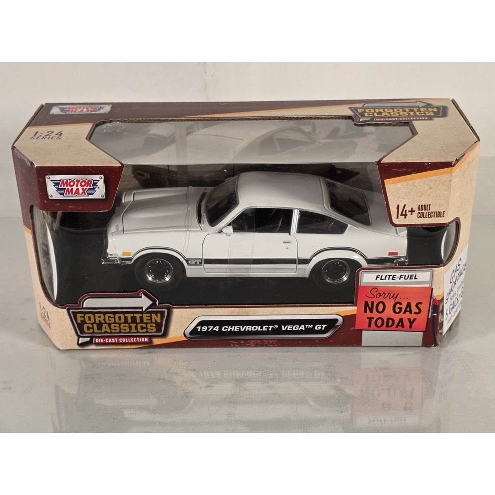 MOTORMAX 1974 Chevrolet Vega GT White 1:24 Diecast Model Car Forgotten Classics‎